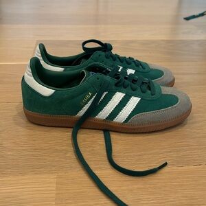 New In Box Adidas Green Gum Suede Sambas Men’s 7